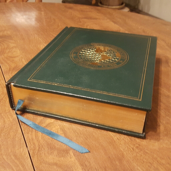 1999 DELUXE NATIONAL GEOGRAPHIC DESK REFERENCE